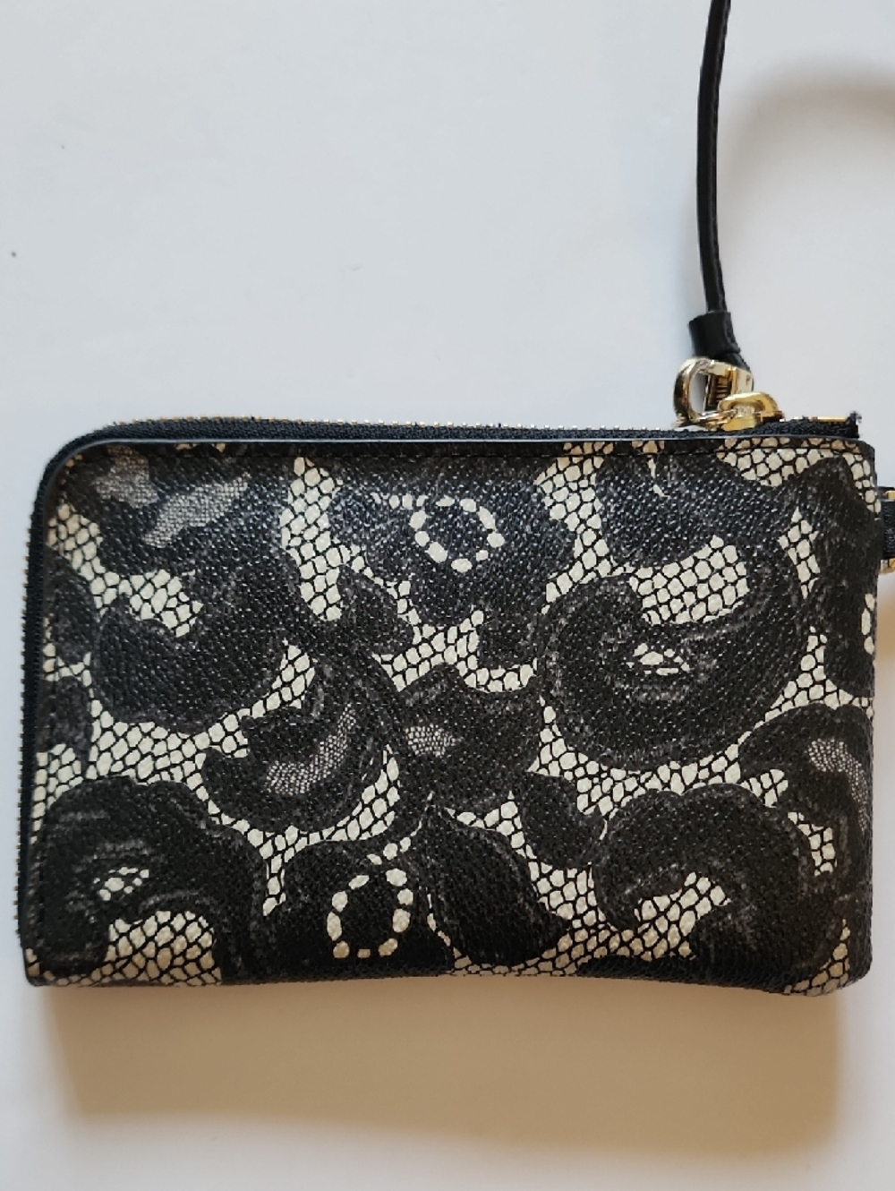 Tory Burch Robinson Ferrara  Lace Zip-Around  Wristlet.  6×4 - Picture 12 of 13